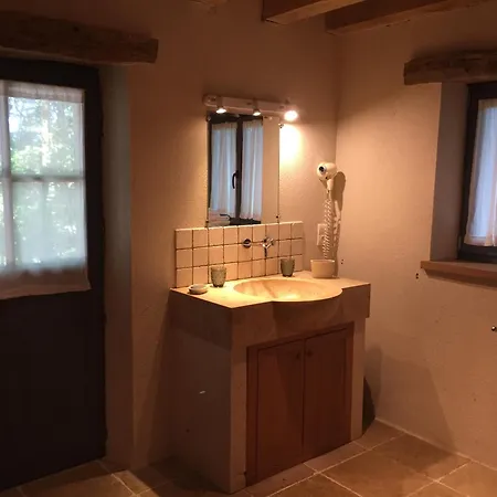 Les Huguets Bed & Breakfast 3*