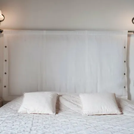 Les Huguets Bed & Breakfast 3*