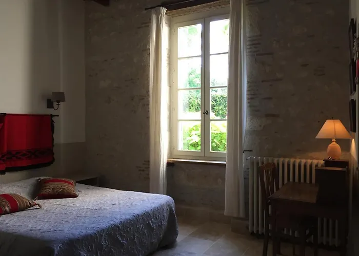 Les Huguets Bed & Breakfast