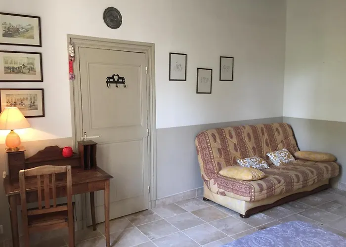 Les Huguets فينوف سور لو